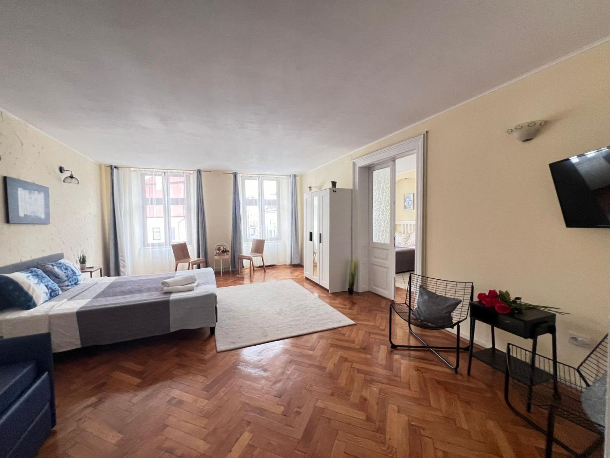 Mrhost Central Braşov Extérieur photo
